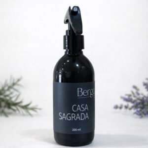 alt="home spray natural energetico casa sagrada alecrim lavanda eucalipto Bergo Botica"