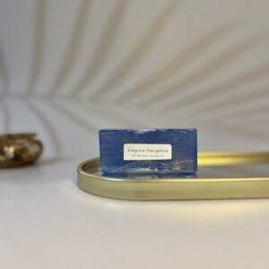 alt="sabonete natural e artesanal de limpeza energética de Alecrim e sal grosso produzido por Bergo"